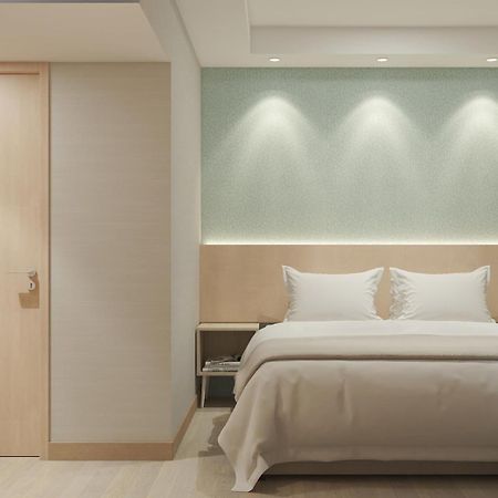 Eightin Hotel Sudirman Jakarta Buitenkant foto
