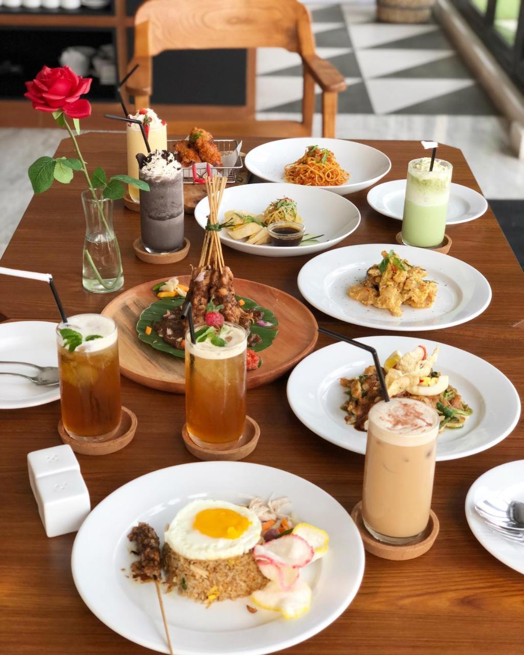 Eightin Hotel Sudirman Jakarta Buitenkant foto
